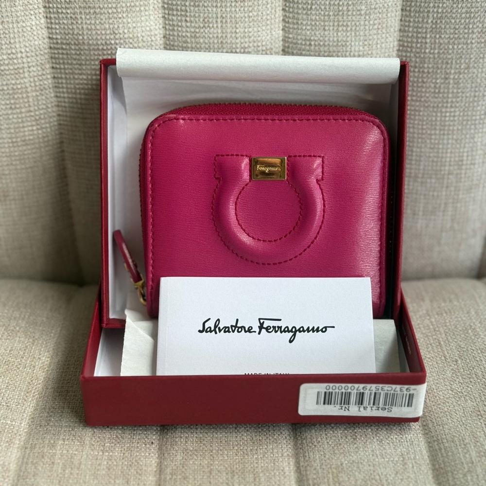 EUC Salvatore Ferragamo Gancini Bi-Fold Zip-around Wallet - In box